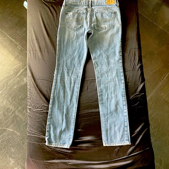 Girls/Woman’s Abercrombie & Fitch Distressed Jeans SZ 2/S - Picture 3 of 5